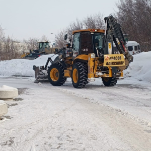 Сегодня очистили улицы и дворы от снега. Сегодня очистили улицы и дворы от снега.