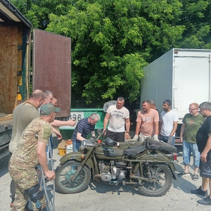 Отправили фуры в зону СВО ЛНР.